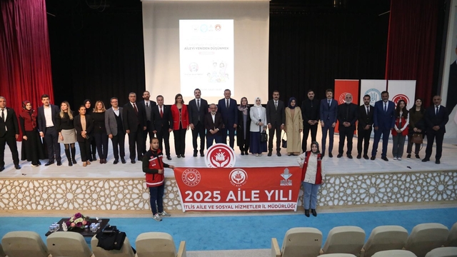Bitlis'te "Aile Yılı" dolayısıyla konferans düzenlendi
