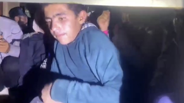 Durdurulan 2 araçtan 38 kaçak göçmen çıktı; 2 tutuklama