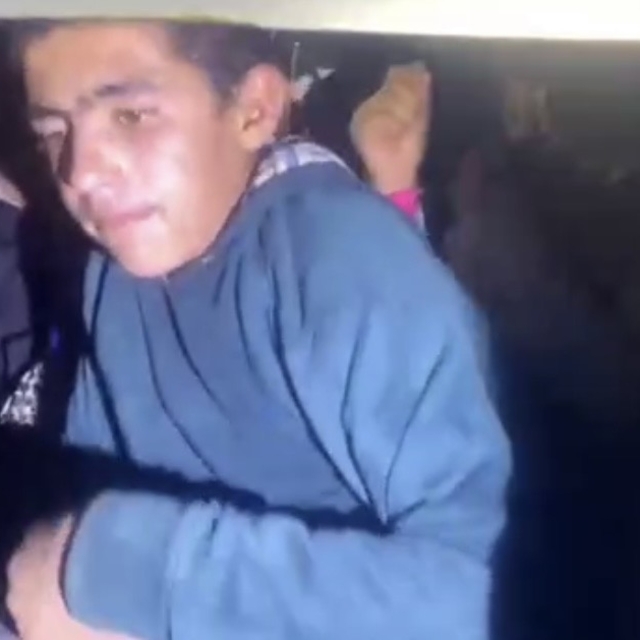 Durdurulan 2 araçtan 38 kaçak göçmen çıktı; 2 tutuklama