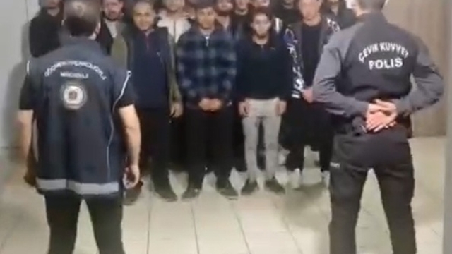 17 kaçak göçmene barınma ve iş imkanı sağlayan 2 şüpheliye gözaltı