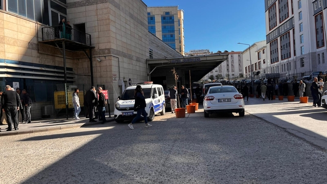 Siirt'te eşi ile amcasını öldürüp, 3 akrabasını yaraladı (2)