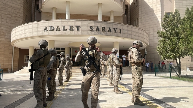 Şanlıurfa'da uyuşturucu satıcılarına operasyonu; 23 gözaltı