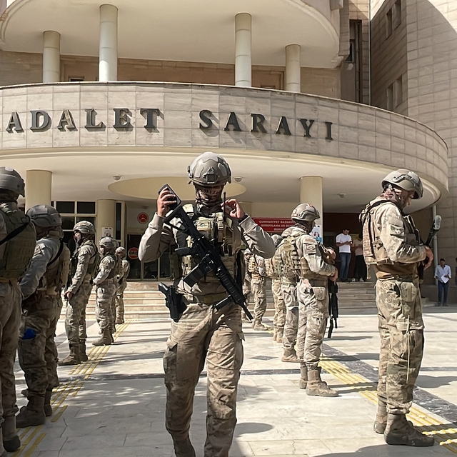 Şanlıurfa'da uyuşturucu satıcılarına operasyonu; 23 gözaltı