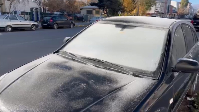 Ardahan'da hava eksi 10 dereceye düştü, kırağı oluştu