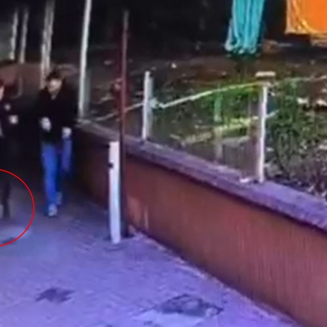 İtfaiyeci, AVM balkonundan atılan içi dolu pet şişeden son anda kurtuldu