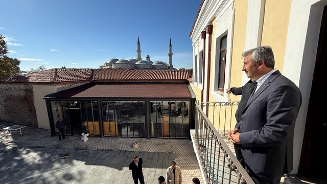 Edirne'de Havlucular Hanı ve Mezit Bey Hamamı'ndaki restorasyon çalışmaları sürüyor.