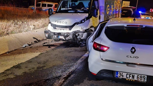 Bilecik'te otomobil ile kamyonetin çarpıştığı kazada 2 kişi yaralandı