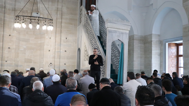 Tekirdağ'da cuma hutbesi işaret diliyle aktarılmaya başlandı