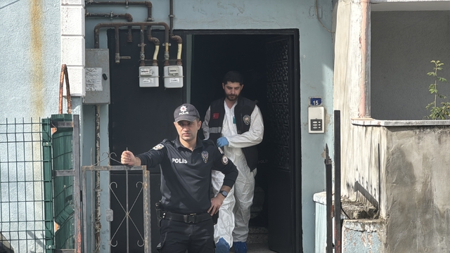 Kocaeli'de bir kişi karısını bıçakla öldürdükten sonra intihar girişiminde bulundu