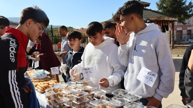 Amasya'da lise öğrencilerinden Filistin'e destek kermesi