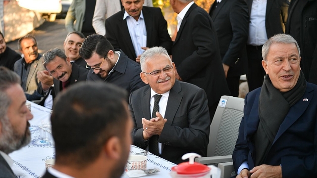 Büyükşehir Belediyesinden 15 mahalleye 213 milyon liralık yol yatırımı