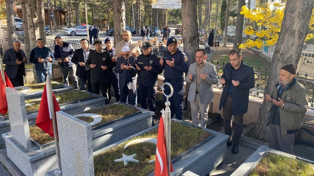 Tosya'da şehit İsmail Dalıkırık kabri başında anıldı