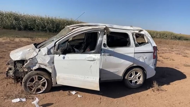 Hafif ticari araç ile motosiklet çarpıştı; 1 ölü, 1 ağır yaralı