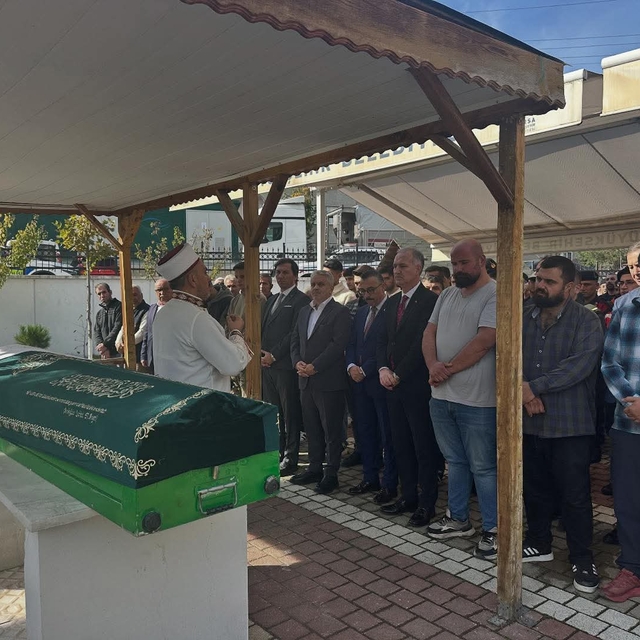 Şehadet haberini duyunca 'Vatan sağ olsun' diyen şehit babası, toprağa veri...