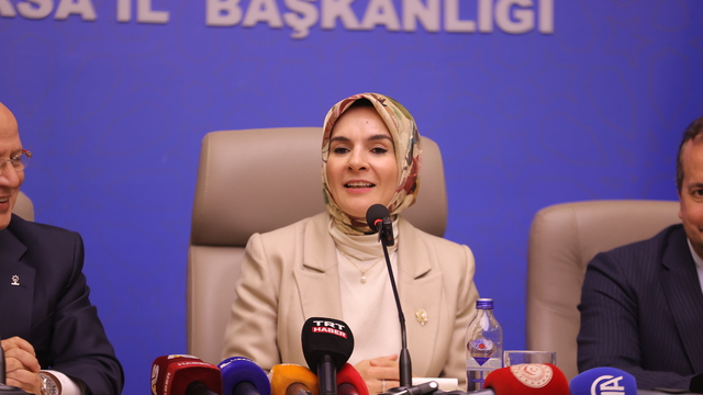 Aile ve Sosyal Hizmetler Bakanı Göktaş, AK Parti Bursa İl Başkanlığı'nda konuştu: