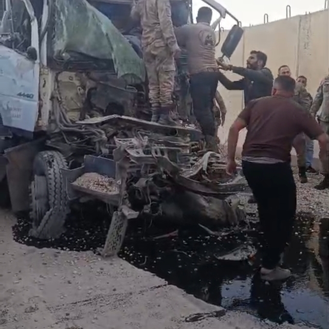 TIR'a arkadan çarpan kamyonun şoförü öldü