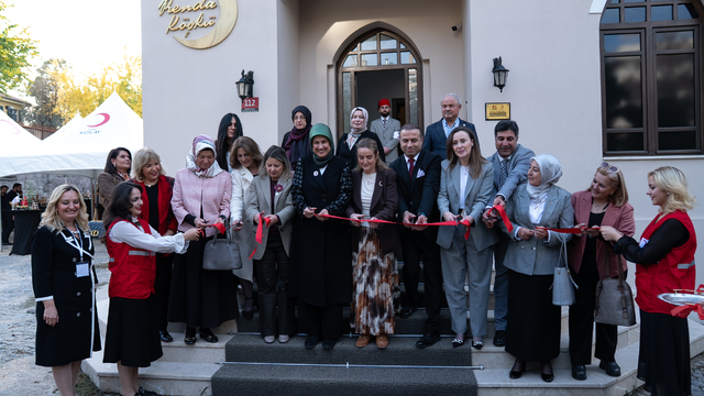 Türk Kızılayın "Türkiye Yüzyılı Kadınları" sergisi Ankara'da açıldı