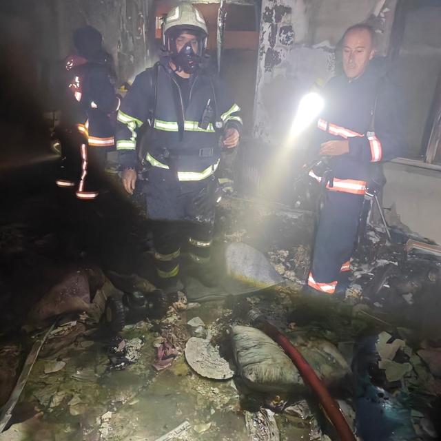 Mardin'de 8 katlı apartmanda yangın; 2 kişi dumandan etkilendi