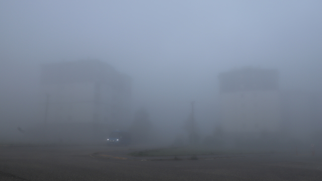 Keşan'da yoğun sis; binalar gözden kayboldu