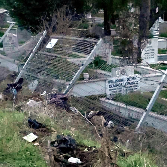 Alkollü sürücünün kullandığı otomobil, mezarlığa girdi