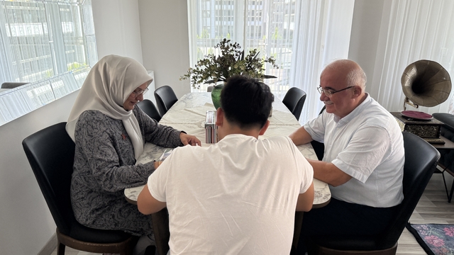 Almanya'da yaşarken koruyucu ailesi oldukları Arda için 7 yıl önce Türkiye'ye döndüler