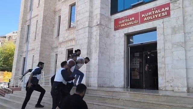 Siirt'te eşini ve amcasını öldürüp 3 akrabasını yaralayan şüpheli: Hatırlamıyorum