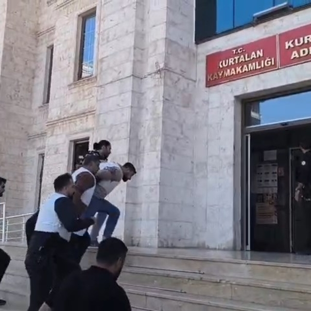 Siirt'te eşini ve amcasını öldürüp 3 akrabasını yaralayan şüpheli: Hatırlam...