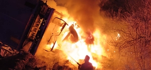 Otoyolda alkollü içecek yüklü TIR yandı