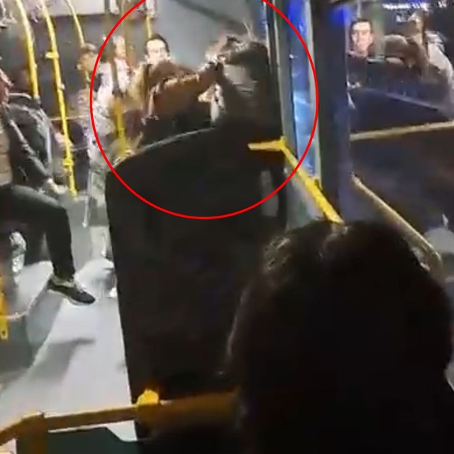 Otobüste, kadınların 'yer kavgası' kamerada