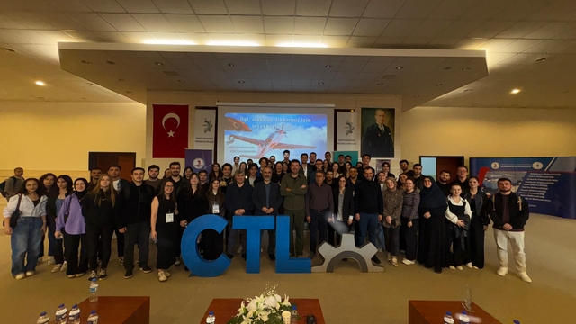 TUSAŞ baş test pilotu Murat Özpala, OMÜ'de öğrencilerle buluştu