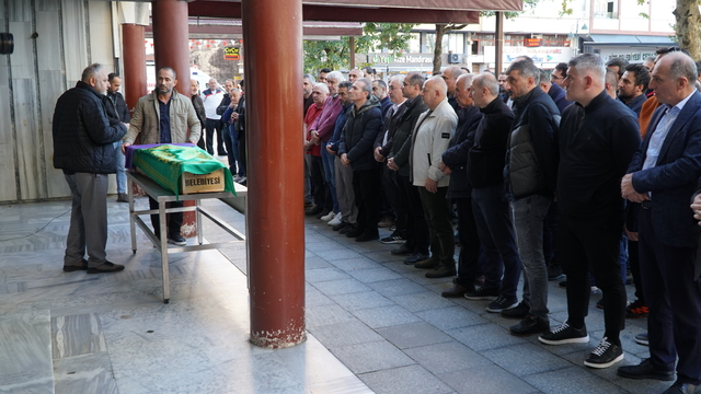 Kamyonetin yaya geçidinde çarptığı sağlık personeli kurtarılamadı (2)