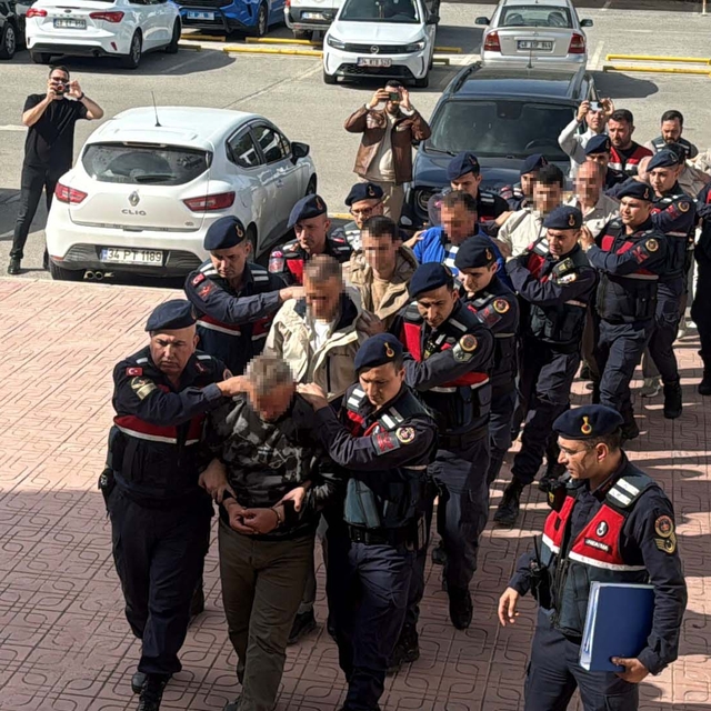 Yunan adalarına kaçmaya çalışan 8 FETÖ şüphelisi yakalandı