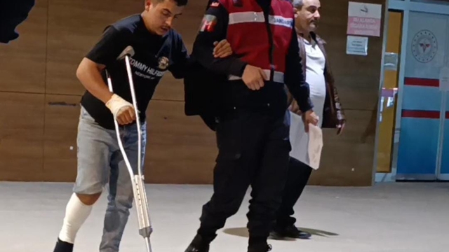 Çekici, hafif ticari araca çarptı; 2 ölü, 3 yaralı (3)