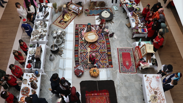Isparta'da "Köklerden Geleceğe Kültürel Değerlerimiz" sergisi açıldı