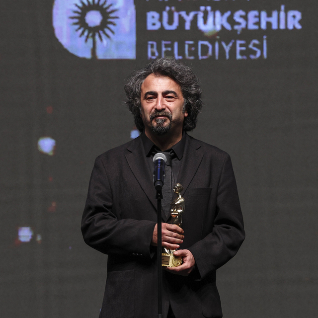 Altın Portakal'a 7 ödülle 'Tavşan İmparatorluğu' damga vurdu (2)