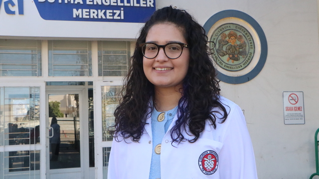 Yanlış ilaç nedeniyle işitme kaybı yaşayan Selen, tedavi gördüğü hastaneye doktor oldu
