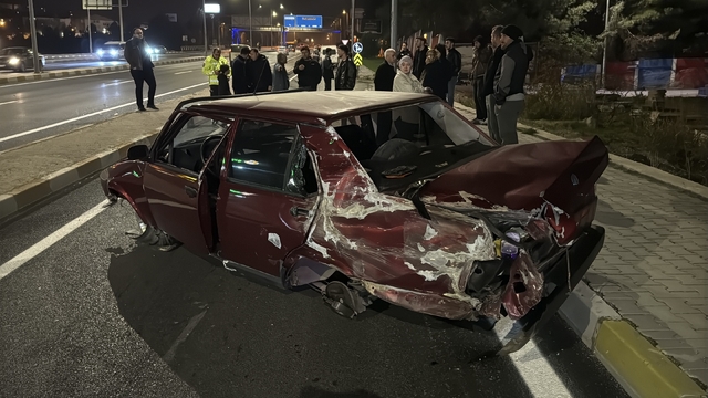 Karabük'te minibüsle çarpışan otomobilin sürücüsü yaralandı