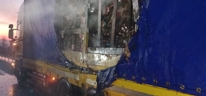 Kuruyemiş yüklü TIR'ın dorsesi yandı