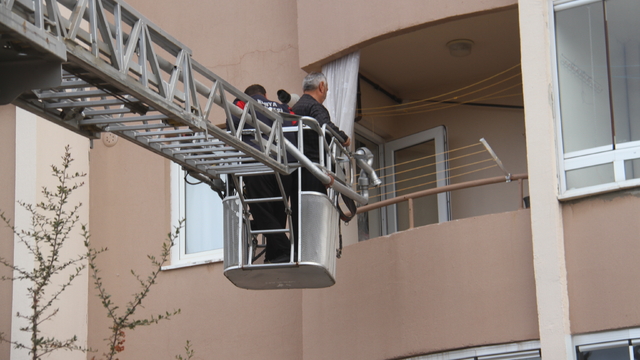 Konya'da 4 katlı binada çıkan yangında bir kadın yaralandı