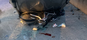 Otomobil, kaldırımda bisiklet süren Emir'in üzerine devrildi