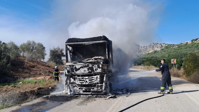 Adana'da tırda çıkan yangın söndürüldü