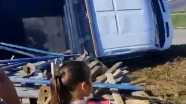 Samsun'da otomobille kamyonet çarpıştı; 2 yaralı