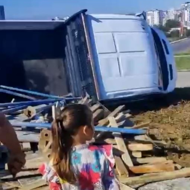 Samsun'da otomobille kamyonet çarpıştı; 2 yaralı