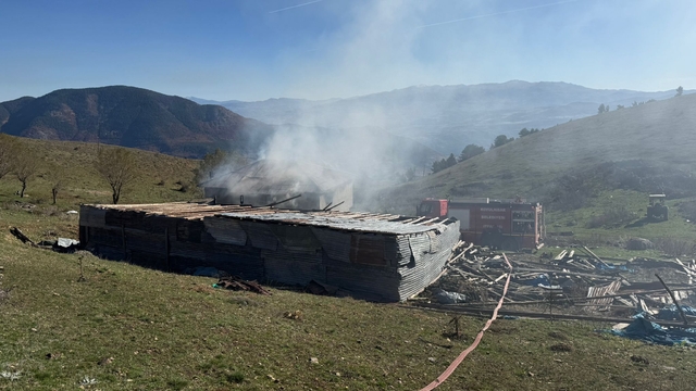 Sivas'ta yanan yayla evi kullanılamaz hale geldi