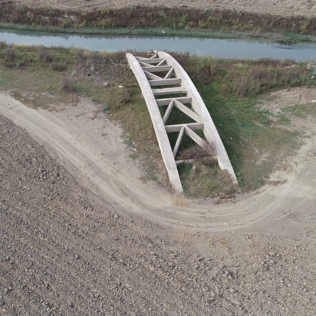 Seyhan Baraj Gölü'nde sular çekilince eski köprü gün yüzüne çıktı