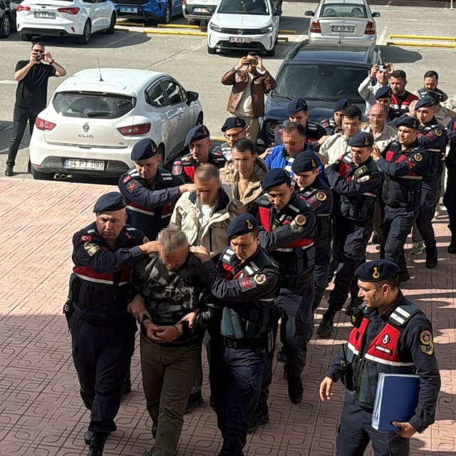Yunan adalarına kaçmaya çalışırken yakalanan 4'ü FETÖ üyesi, 5 şüpheli tutu...