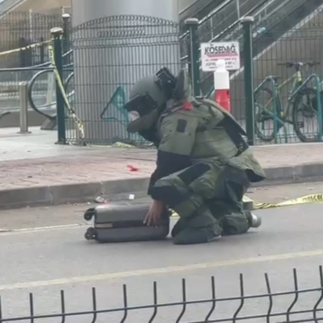 Tren istasyonundaki sahipsiz çanta fünye ile patlatıldı