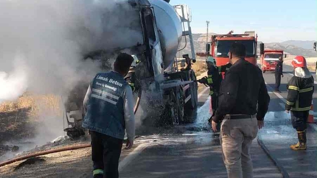 Gaziantep'te seyir halindeki beton mikserinde çıkan yangın söndürüldü