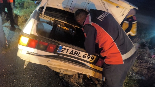 Mardin'de devrilen otomobildeki 3 kişi yaralandı