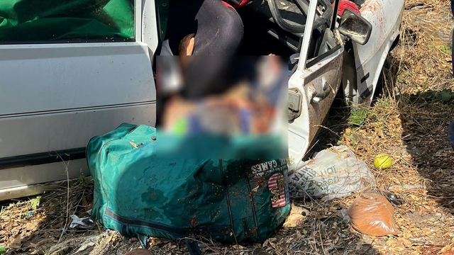 Manisa'da yol kenarına savrulan otomobilin sürücüsü ve eşi öldü (2)